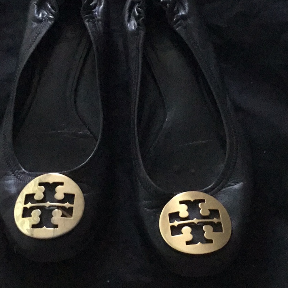 Black ballet flats